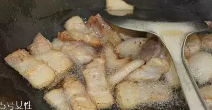 花椰菜炒肉怎么做好吃？這么做簡單又美味