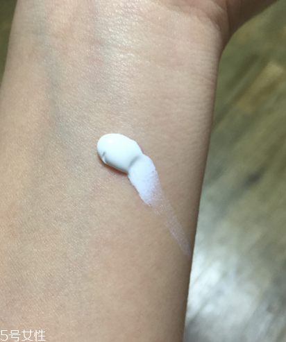 碧柔和悅詩風吟防曬哪個好 平價水潤防曬