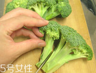 花椰菜怎么切？把整莖切掉最好炒