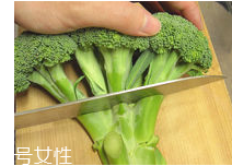 花椰菜怎么切？把整莖切掉最好炒