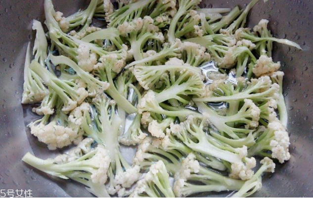 花椰菜怎么切？把整莖切掉最好炒