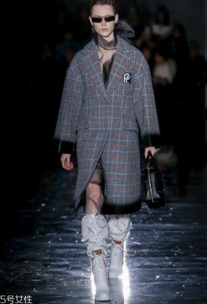 prada2018秋冬系列好看嗎_款式有哪些？