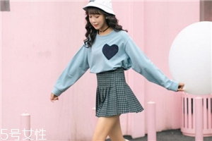 衛(wèi)衣搭配什么裙子好看？春日少女范兒盡顯