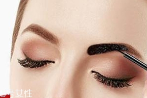 塑形眉膠怎么用？修眉后直接勾畫眉形