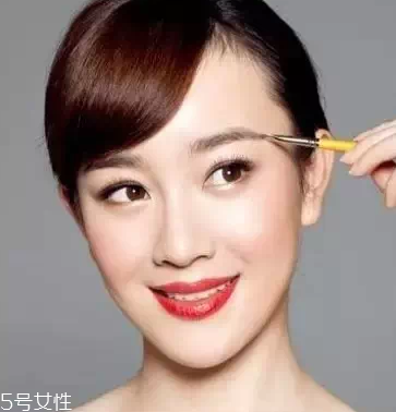 怎么化標(biāo)準(zhǔn)眉？三點(diǎn)法打造親和眉形