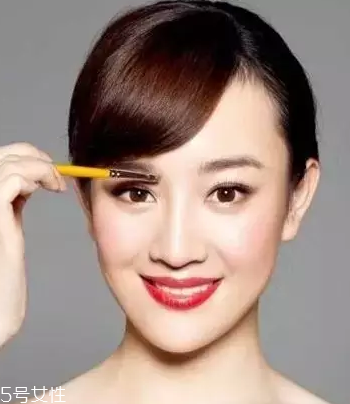 怎么化標(biāo)準(zhǔn)眉？三點(diǎn)法打造親和眉形