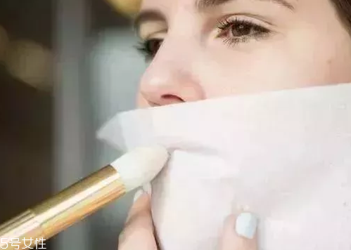 定妝粉用刷子好還是用粉撲好？新手用粉撲