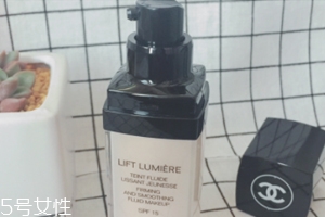 香奈兒粉底液哪款好？緊顏煥彩粉底液干皮救星