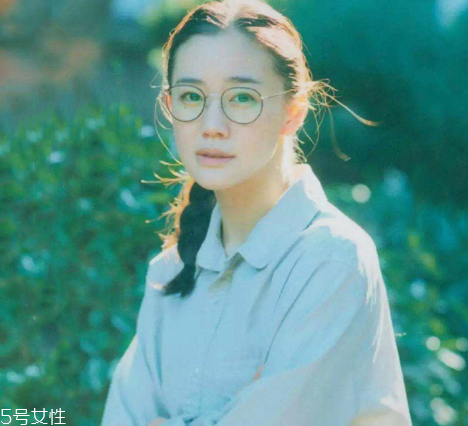鹽系女生怎樣穿搭？清新無(wú)公害的鄰家女孩