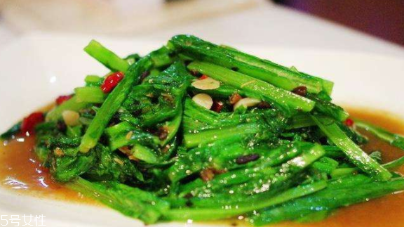 油麥菜怎么涼拌好吃？加點(diǎn)麻醬調(diào)味