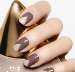 綠色指甲油顯手黑嗎？反光深綠色適合黃皮