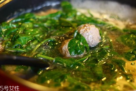 牛肉湯可以放菠菜嗎
