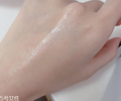 chanel山茶花保濕精華水好用嗎？補(bǔ)水底妝神器