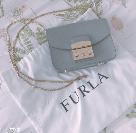 furla包包怎么打開？超百搭的心機包包