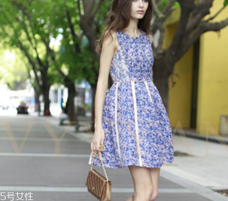 職業(yè)裝怎么穿好看？褪去稚氣邁向成熟