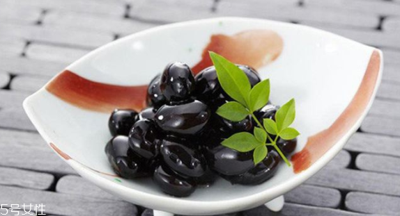 黑豆泡醋用什么醋最好？不要用白醋