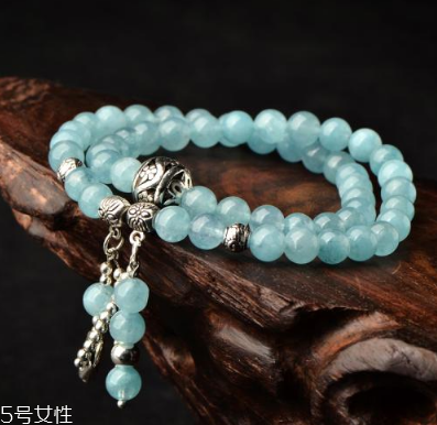 藍(lán)水晶手鏈多少錢？普通的百元以內(nèi)