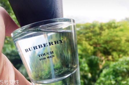 burberry情緣男士香水女士能用嗎？男女皆宜的木質(zhì)香調(diào)