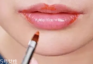 口紅干了嘴脫皮怎么辦？4步打造水潤雙唇