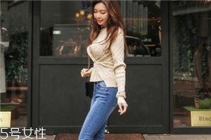 米色毛衣怎么搭配？打造氣質(zhì)女神范兒