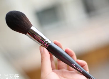 散粉刷多久洗一次？7到15天清洗一次