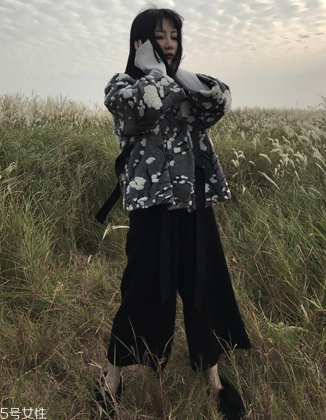 2022年流行什么樣的闊腿褲？點(diǎn)亮?xí)r尚格調(diào)