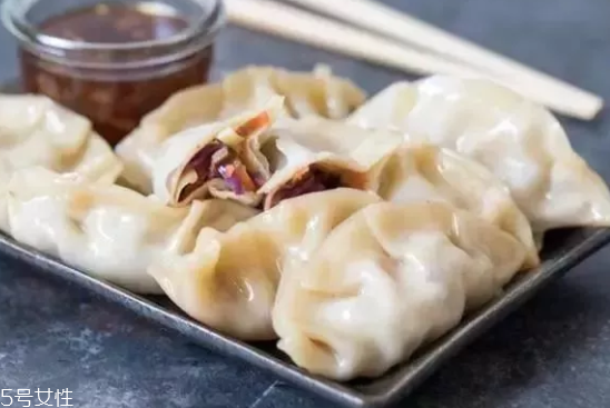 餃子餡可以放雞精嗎？會危害健康