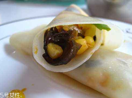 搟餃子皮怎么轉(zhuǎn)圈？借用巧力才能轉(zhuǎn)圈成圓