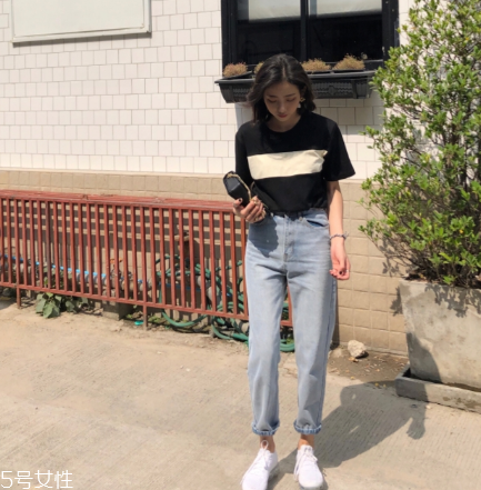 牛仔褲洗完怎么掛？牛仔褲的晾曬方法