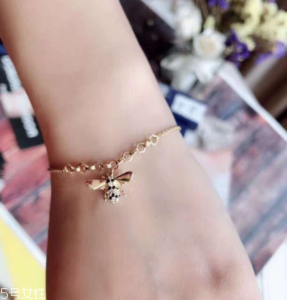 施華洛世奇小蜜蜂手鏈?zhǔn)鞘裁床馁|(zhì)？