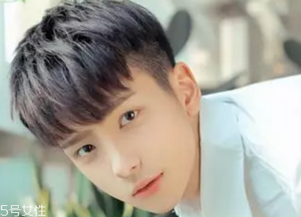男士怎么樣設計發(fā)型好看？4款帥氣穩(wěn)重發(fā)型