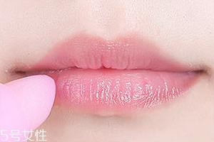 變色潤唇膏有害嗎？好的品牌孕婦都能用