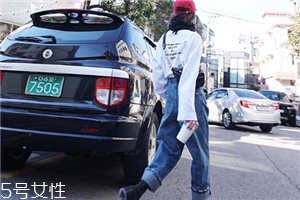 牛仔褲穿著掉色怎么辦？輕度掉色是正常的