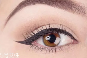 眼線眼尾怎么畫好看？用透明膠畫出優(yōu)美弧度