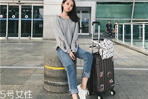 拼色牛仔褲什么樣的好看？這三款最時髦