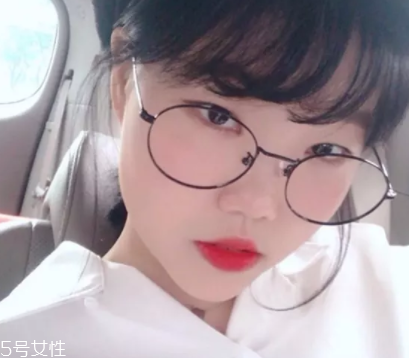 戴眼鏡好看還是不戴眼鏡好看？寬眼距戴眼鏡很精致