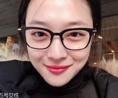 戴眼鏡好看還是不戴眼鏡好看？寬眼距戴眼鏡很精致