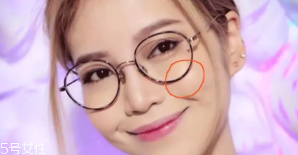 戴眼鏡好看還是不戴眼鏡好看？寬眼距戴眼鏡很精致