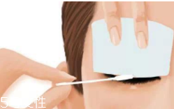 卸眼妝眼睛刺痛怎么辦？5款溫和不刺激的眼部卸妝推薦