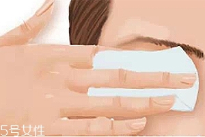 卸眼妝眼睛刺痛怎么辦？5款溫和不刺激的眼部卸妝推薦