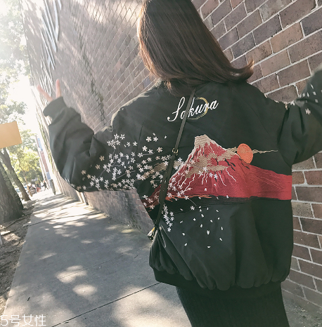 2022年新款棒球服？打造早春休閑風
