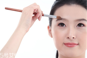 眉筆和眉粉的各自優(yōu)缺點 根據自身的眉毛決定