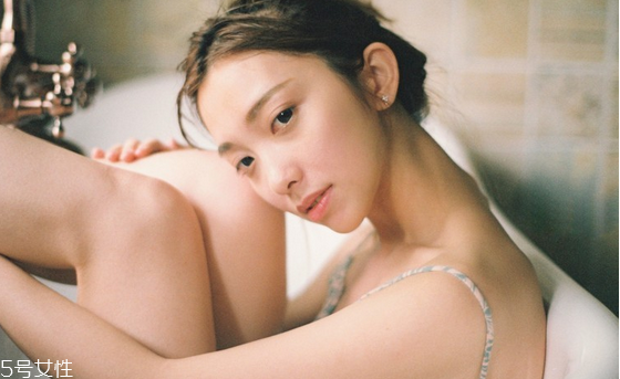 為什么化妝后容易脫妝 個人膚質因素