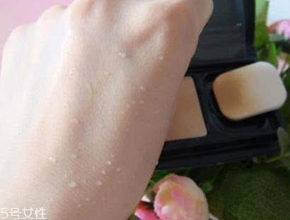迪奧凝脂恒久粉餅好用嗎？輕薄持久適合春夏