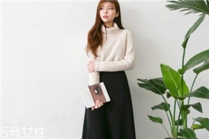 黑色長(zhǎng)裙搭配什么上衣？自帶顯瘦效果