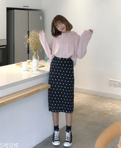 波點裙搭配什么上衣？復(fù)古混搭風(fēng)女王