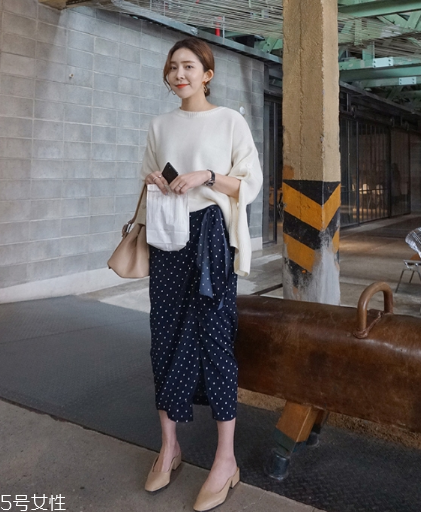 波點裙搭配什么上衣？復(fù)古混搭風(fēng)女王