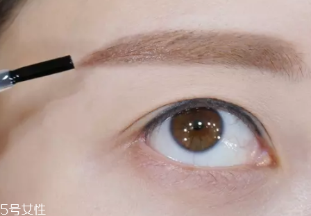 眉毛短怎么變長？畫眉大法拯救短眉星人