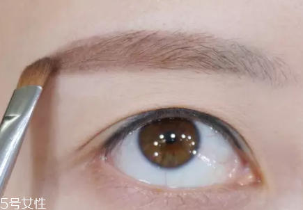眉毛短怎么變長？畫眉大法拯救短眉星人