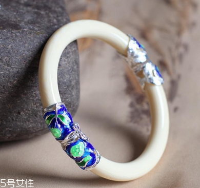象牙手鐲可以天天戴嗎？這些忌諱要清楚